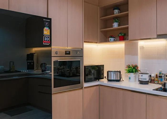 Prime Sukhumvit Modern Home, Phrom Phong Bts, Em District, Up To 14 Guests Villa